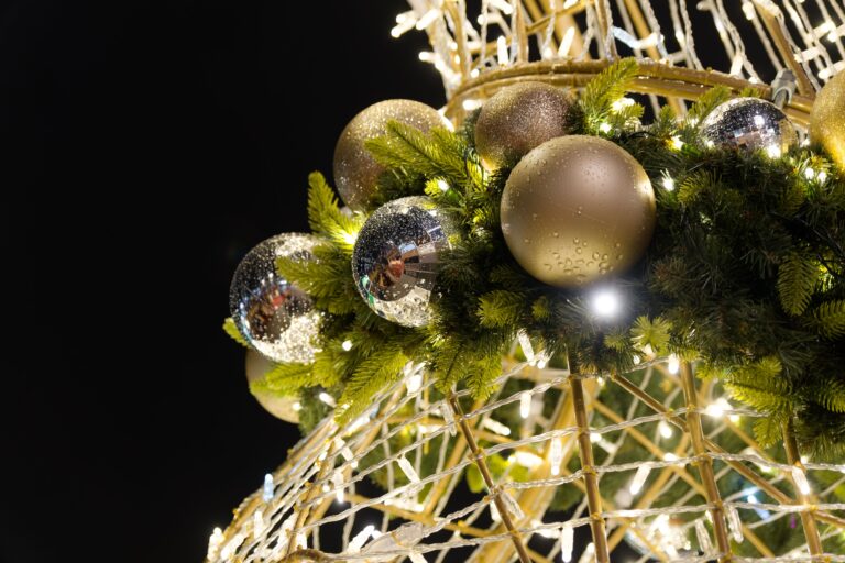 Leuchtende Lichterkette, Symbolbild für die Stromkosten der Weihnachtsbeleuchtung